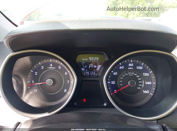 5NPDH4AE0GH656319 2016 HYUNDAI ELANTRA Red Вид задніх сидінь