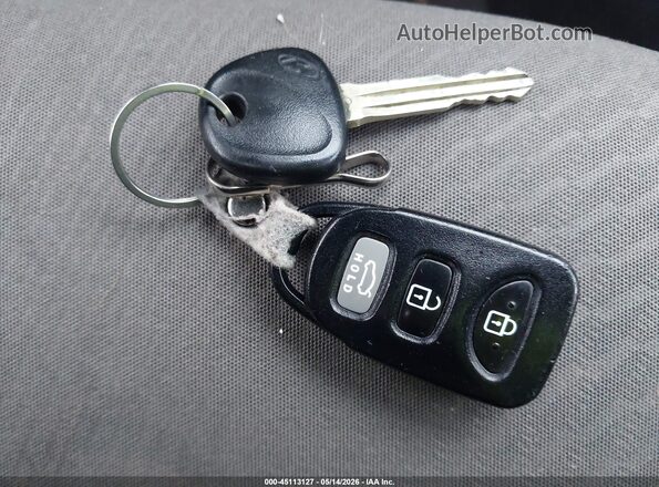 5NPDH4AE1GH665692 2016 HYUNDAI ELANTRA Silver 