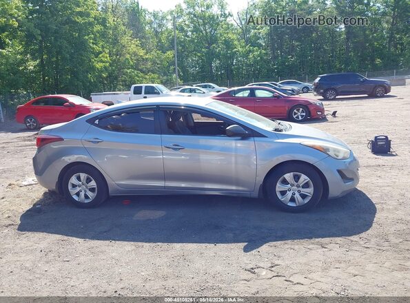 5NPDH4AE1GH695209 2016 HYUNDAI ELANTRA Silver Rear interior view