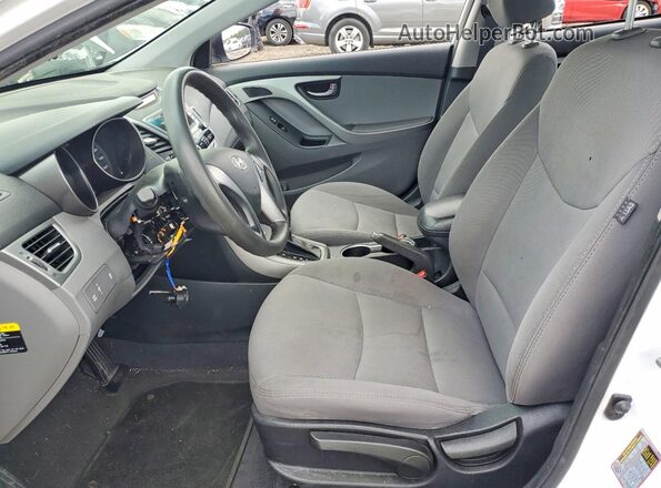 5NPDH4AE2GH756454 2016 HYUNDAI ELANTRA Белый Вид салона спереди