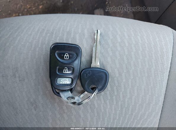 5NPDH4AE3GH661126 2016 HYUNDAI ELANTRA White Առջևի վահանակի տեսք