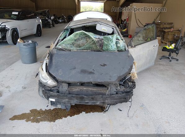 5NPDH4AE7GH781639 2016 HYUNDAI ELANTRA Silver Widok z przodu