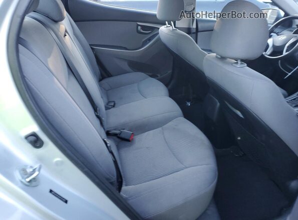 5NPDH4AE8GH765482 2016 HYUNDAI ELANTRA Silver Vista de los asientos traseros