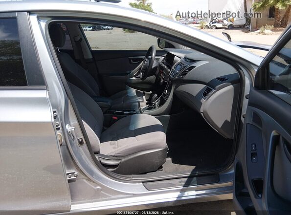 5NPDH4AE9GH741272 2016 HYUNDAI ELANTRA Серебряный Вид салона спереди