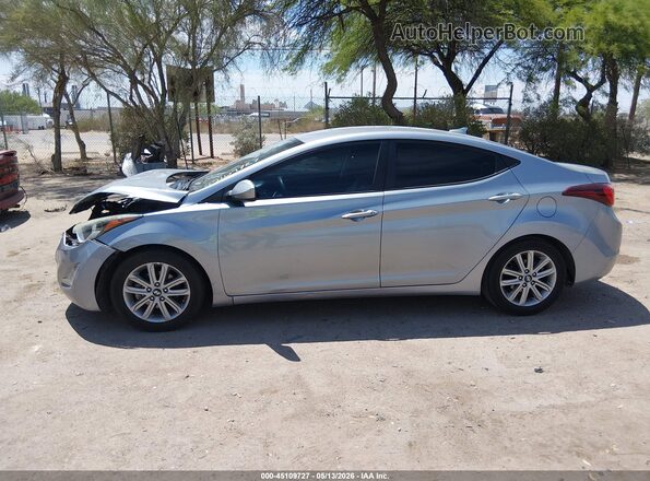 5NPDH4AE9GH741272 2016 HYUNDAI ELANTRA Серебряный Вид задней части салона