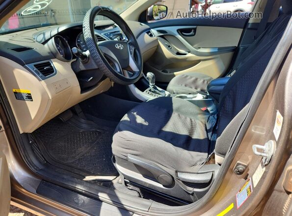 5NPDH4AE9GH750523 2016 HYUNDAI ELANTRA Gold Вид салону спереду