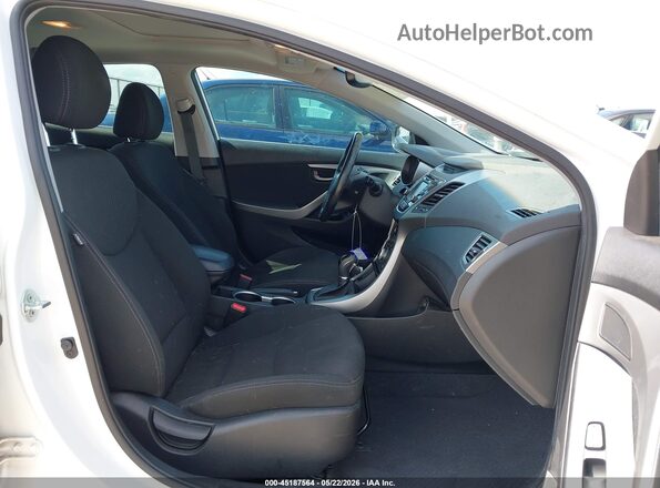 5NPDH4AE9GH772604 2016 HYUNDAI ELANTRA White Вид салону спереду