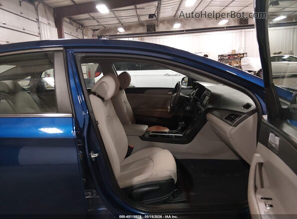 5NPE24AA7HH468711 2017 HYUNDAI SONATA Blue Vista interior delantera