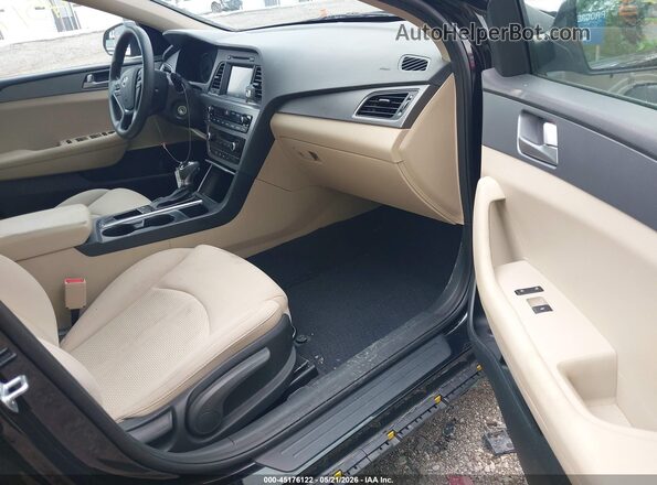 5NPE24AF0HH480257 2017 HYUNDAI SONATA Черный Вид салона спереди