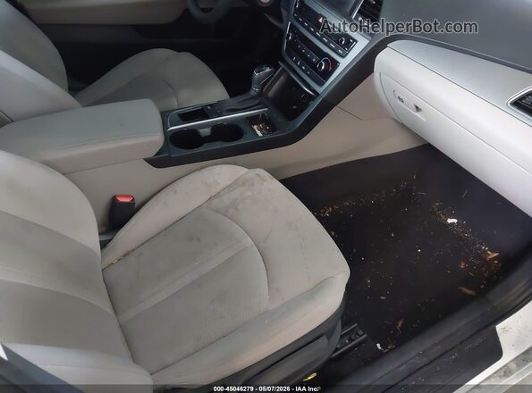 5NPE24AF0HH496099 2017 HYUNDAI SONATA White Սալոնի դիմացի տեսք