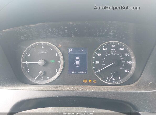 5NPE24AF0HH515301 2017 HYUNDAI SONATA Red Widok tylnych siedzeń