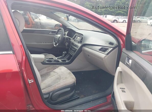 5NPE24AF0HH515301 2017 HYUNDAI SONATA Red Widok wnętrza z przodu