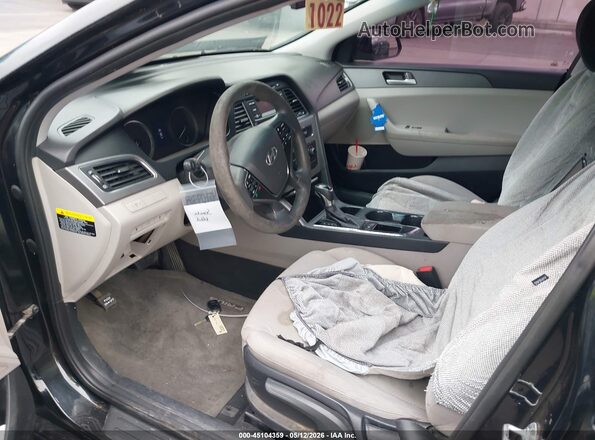 5NPE24AF0HH572887 2017 HYUNDAI SONATA Black Widok wnętrza z tyłu