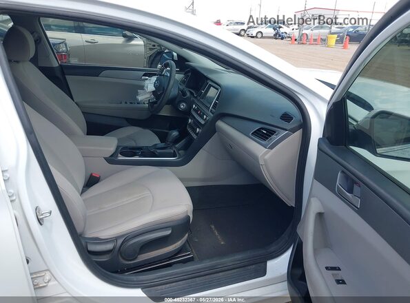 5NPE24AF0KH746190 2019 HYUNDAI SONATA White Вид салону спереду