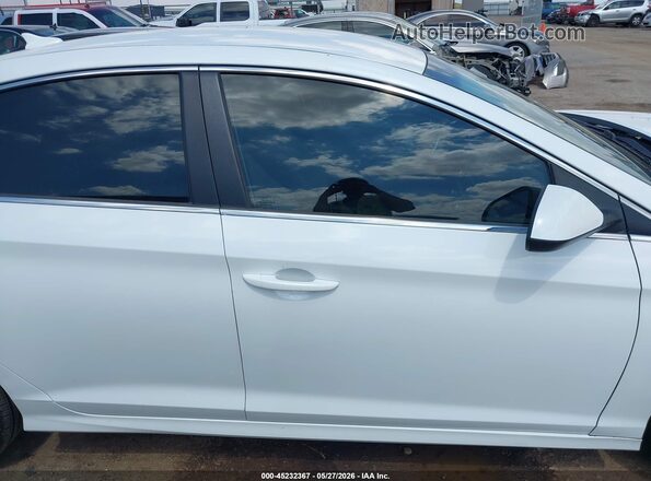 5NPE24AF0KH746190 2019 HYUNDAI SONATA White Вид задньої частини салону