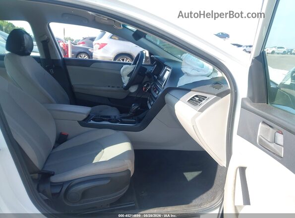 5NPE24AF0KH819980 2019 HYUNDAI SONATA White Widok wnętrza z przodu