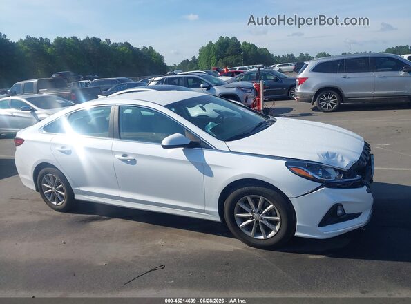 5NPE24AF0KH819980 2019 HYUNDAI SONATA White Widok wnętrza z tyłu