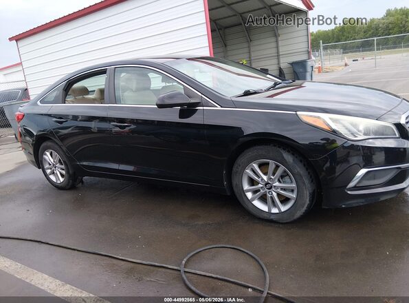 5NPE24AF2HH490837 2017 HYUNDAI SONATA Black Widok wnętrza z tyłu