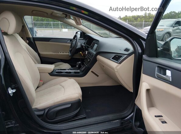 5NPE24AF2HH490837 2017 HYUNDAI SONATA Black Widok wnętrza z przodu