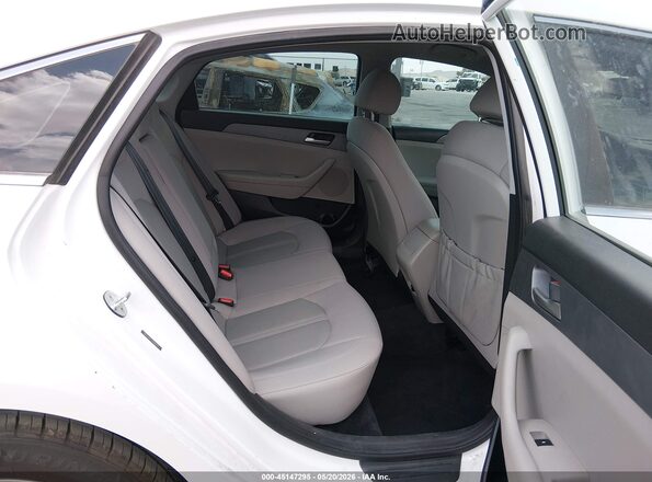 5NPE24AF2JH606575 2018 HYUNDAI SONATA White Vista de la etiqueta del VIN
