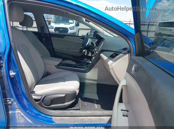 5NPE24AF2JH626972 2018 HYUNDAI SONATA Blue Vista interior delantera