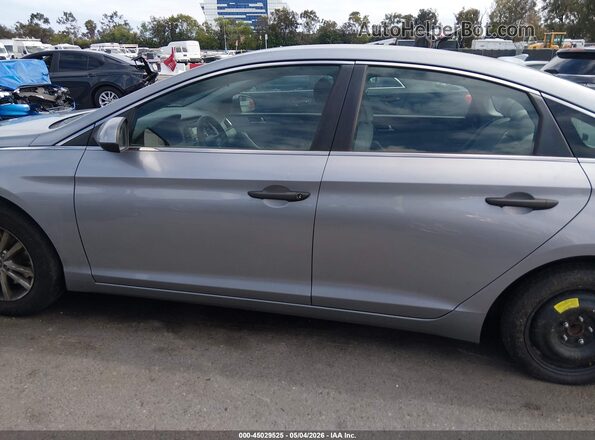 5NPE24AF3HH530441 2017 HYUNDAI SONATA Silver Սալոնի հետևի տեսք