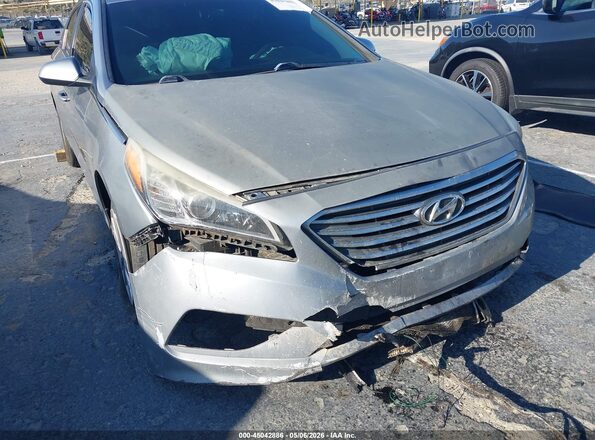 5NPE24AF3HH580689 2017 HYUNDAI SONATA Silver Front view