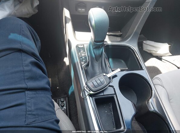 5NPE24AF3JH677686 2018 HYUNDAI SONATA Серебряный Вид панели приборов