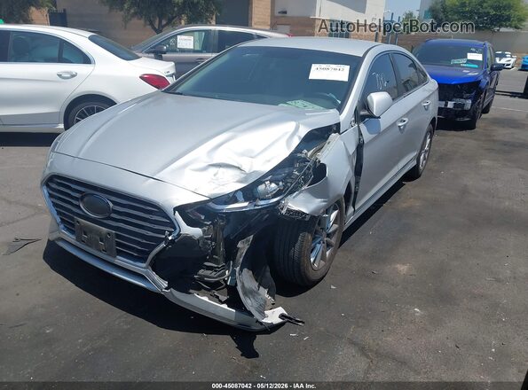 5NPE24AF3JH677686 2018 HYUNDAI SONATA Серебряный Вид спереди