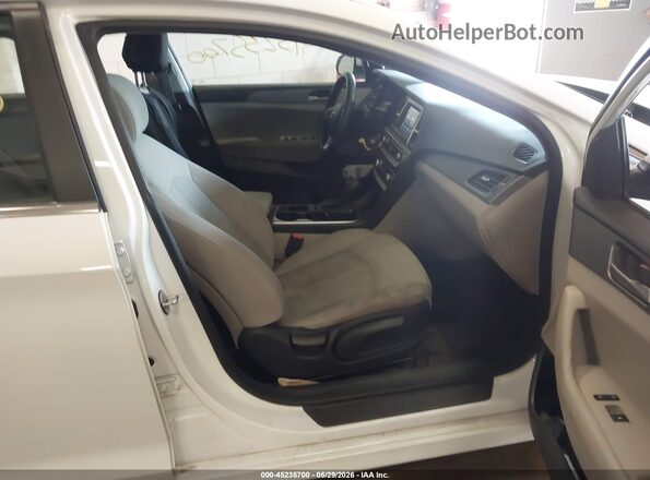 5NPE24AF3JH714896 2018 HYUNDAI SONATA White წინა სალონის ხედი