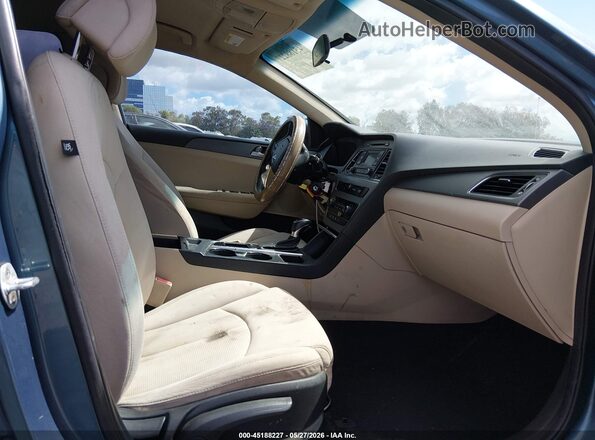 5NPE24AF4HH567577 2017 HYUNDAI SONATA Light Blue წინა სალონის ხედი