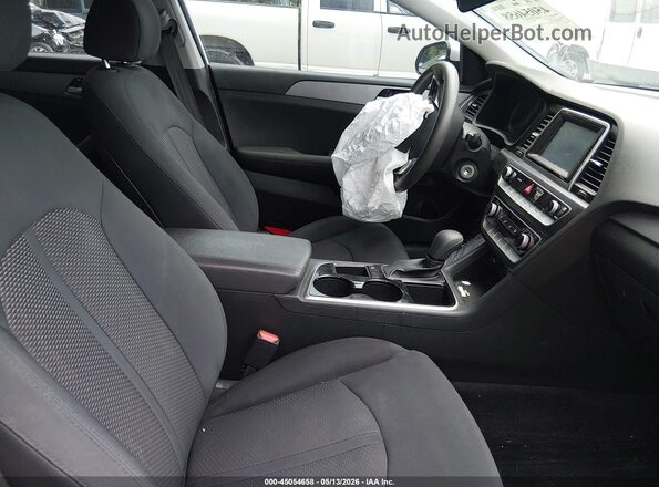 5NPE24AF4JH675929 2018 HYUNDAI SONATA White Front interior view