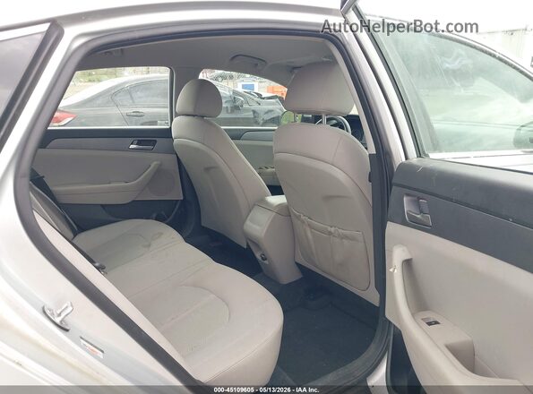 5NPE24AF4JH713935 2018 HYUNDAI SONATA Silver VIN კოდის სტიკერის ხედი