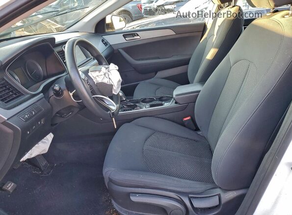5NPE24AF4KH743678 2019 HYUNDAI SONATA White Вид салону спереду