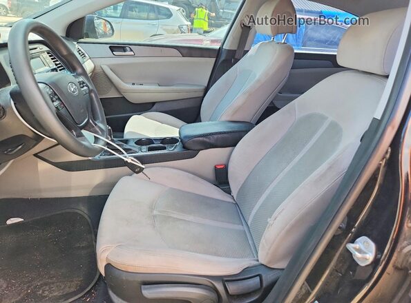 5NPE24AF5HH492517 2017 HYUNDAI SONATA Black Front interior view