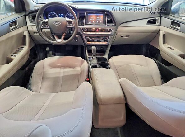 5NPE24AF5JH708078 2018 HYUNDAI SONATA Серебряный Вид панели приборов