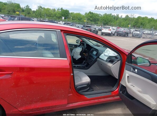 5NPE24AF6HH494731 2017 HYUNDAI SONATA Red Սալոնի դիմացի տեսք