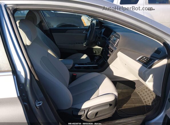 5NPE24AF6HH496804 2017 HYUNDAI SONATA Gray Vista interior delantera
