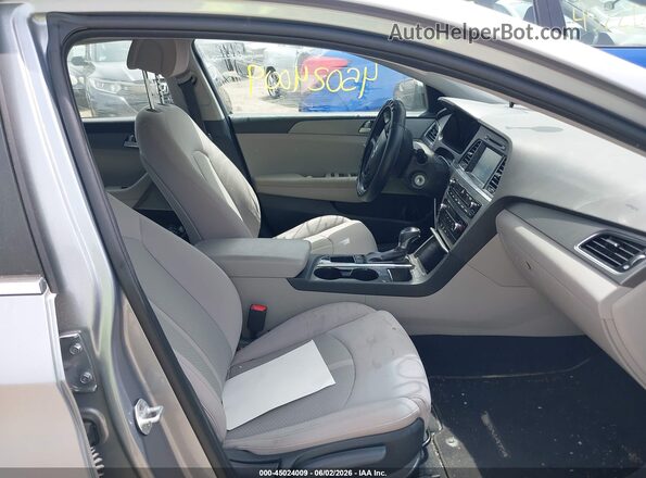 5NPE24AF6HH524424 2017 HYUNDAI SONATA Gray Widok wnętrza z przodu