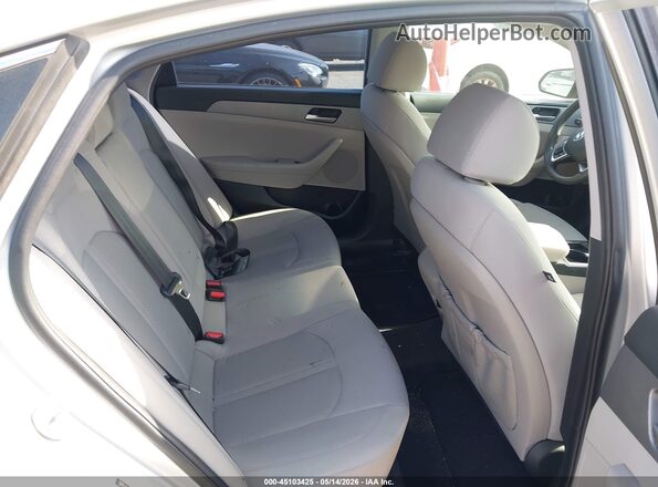 5NPE24AF6JH671686 2018 HYUNDAI SONATA Silver Widok naklejki z numerem VIN