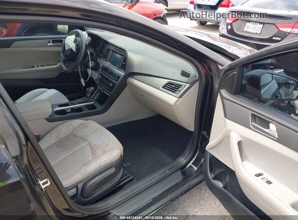 5NPE24AF7GH359434 2016 HYUNDAI SONATA Черный Вид салона спереди