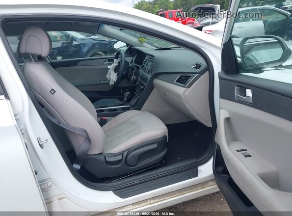5NPE24AF7GH394829 2016 HYUNDAI SONATA White Вид салону спереду