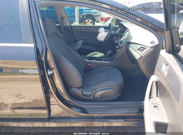5NPE24AF7JH619001 2018 HYUNDAI SONATA Черный Вид салона спереди