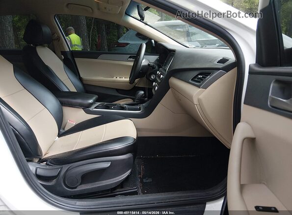 5NPE24AF7KH782345 2019 HYUNDAI SONATA Белый Вид салона спереди