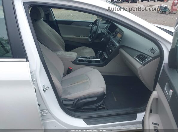 5NPE24AF8GH337992 2016 HYUNDAI SONATA White Вид салону спереду