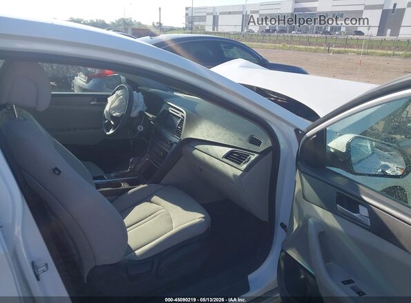 5NPE24AF8GH372595 2016 HYUNDAI SONATA White Вид салону спереду
