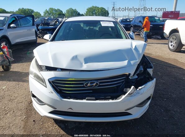 5NPE24AF8HH561104 2017 HYUNDAI SONATA White Vista del cuadro de instrumentos