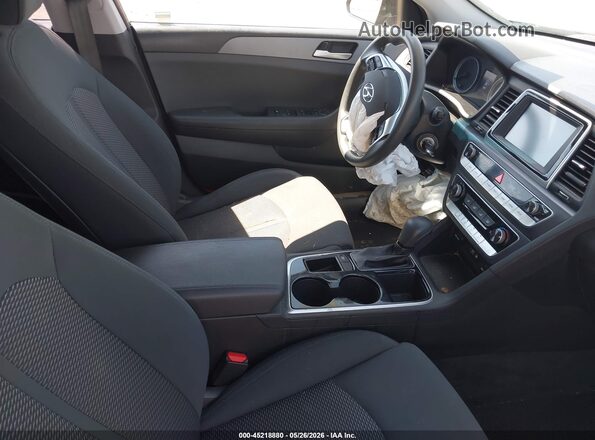 5NPE24AF8KH804871 2019 HYUNDAI SONATA Черный Вид салона спереди