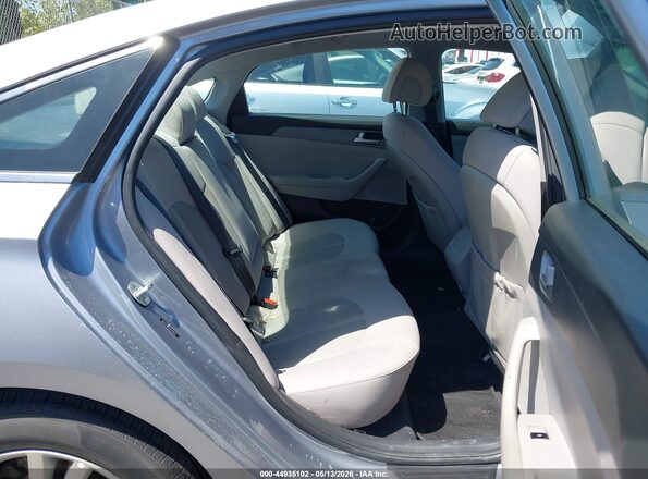 5NPE24AF9HH579031 2017 HYUNDAI SONATA Silver VIN կոդի պիտակի տեսք
