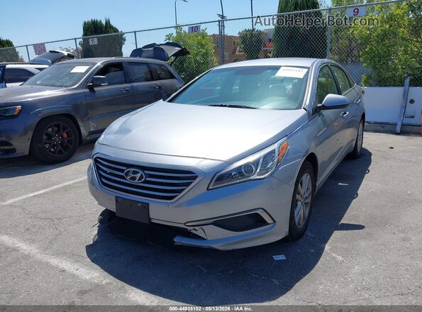 5NPE24AF9HH579031 2017 HYUNDAI SONATA Silver Առջևի ձախ երեք քառորդ տեսարան